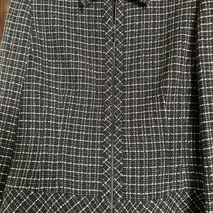 Tahari NWT two piece thick warm skirt suit - size 12
